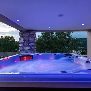  Hébergement de vacances Maison Avec Vue Sur Le De Paladru, 200m.